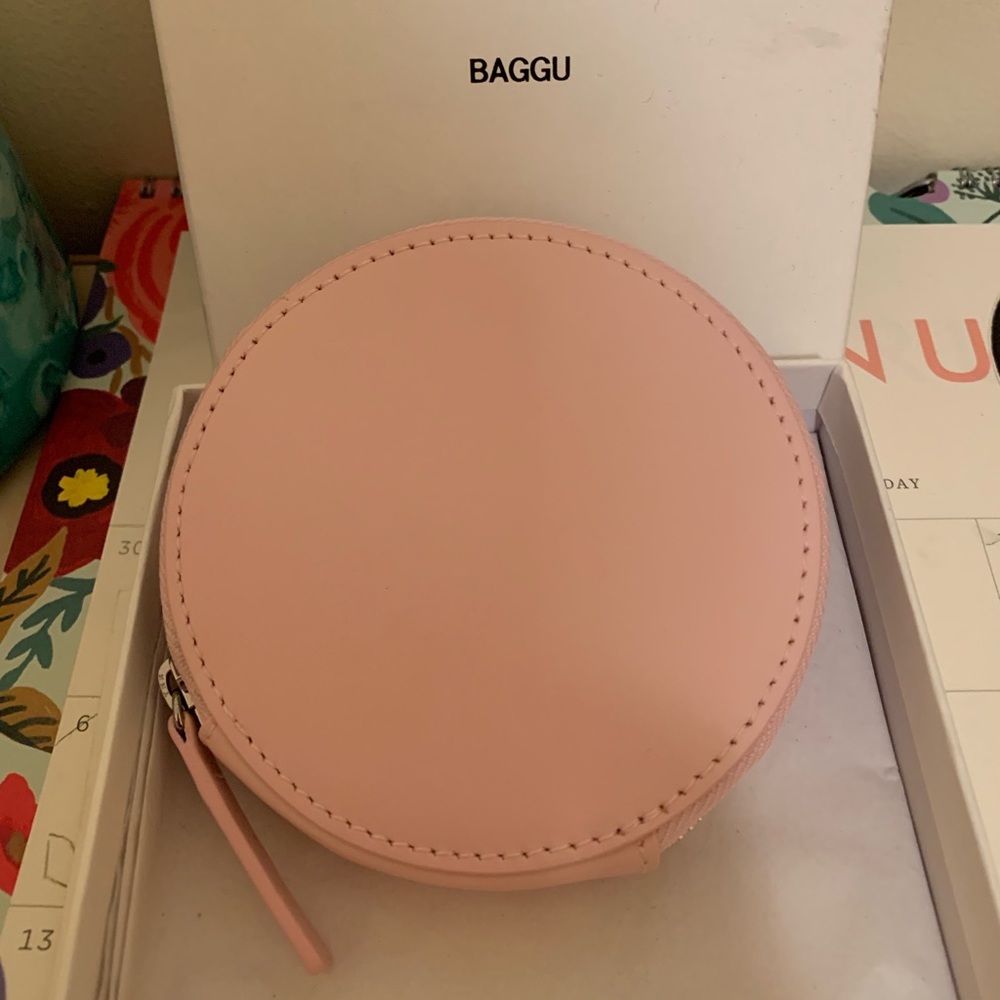Baggu circle wallet